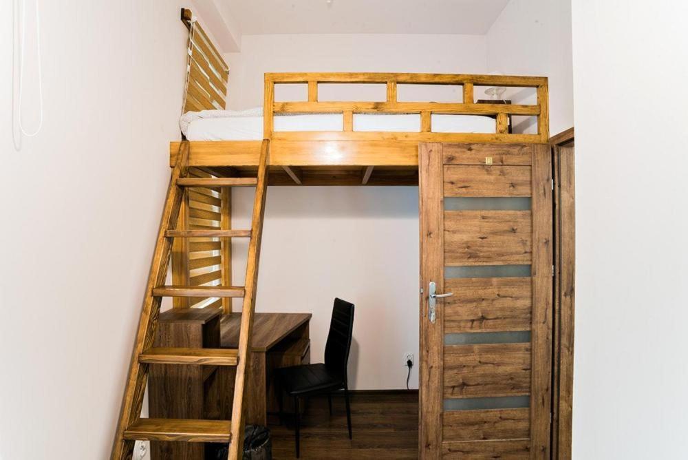 Cozy & Big In Old Town Apartment *